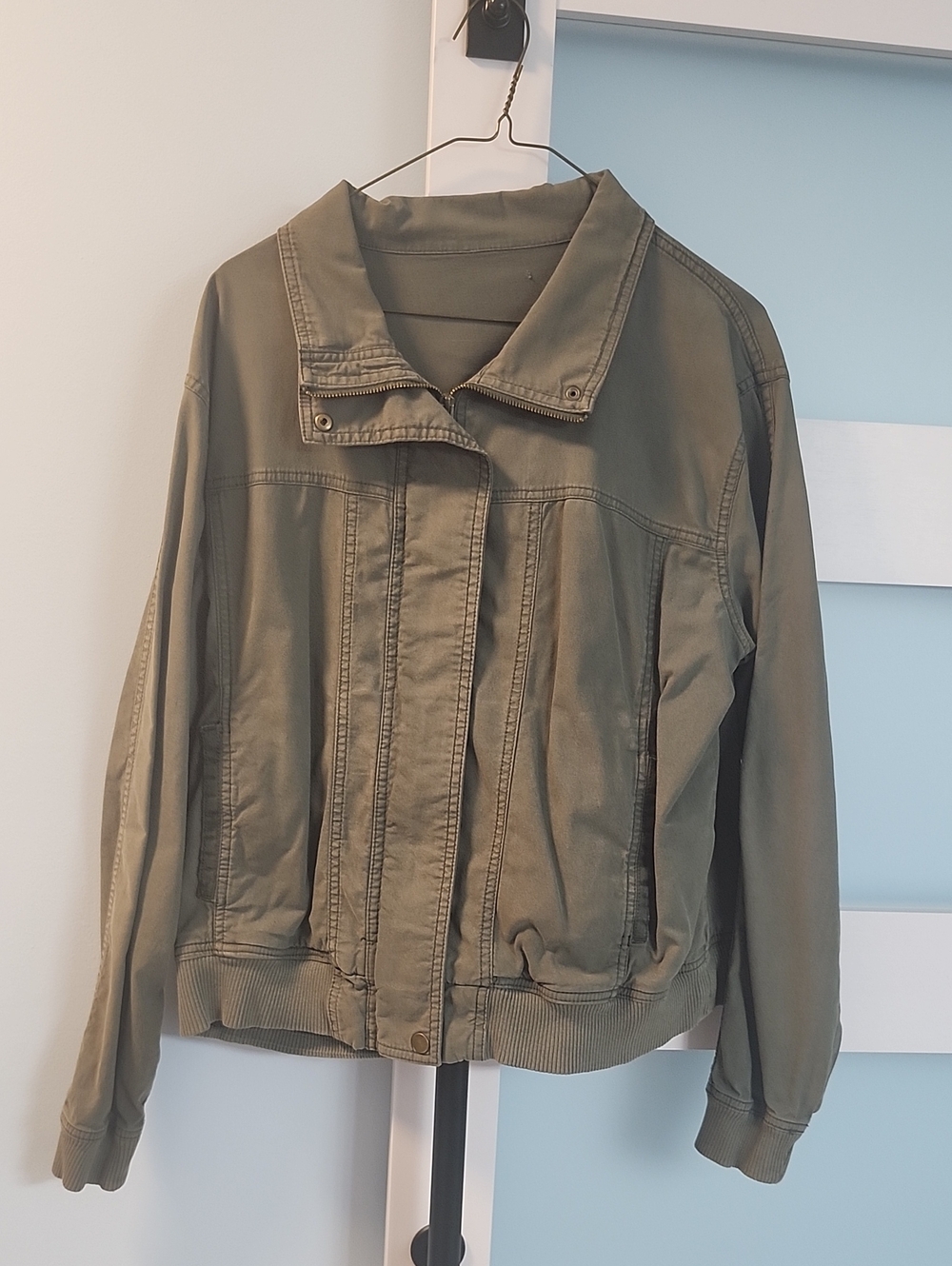 Casual Olive Green Bomber Jacket